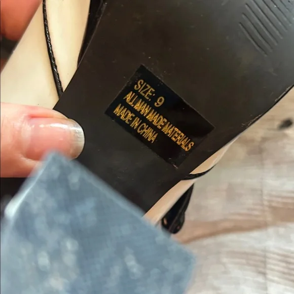 Ellie Elegant Black and White Pinup Heels - Picture 5 of 6